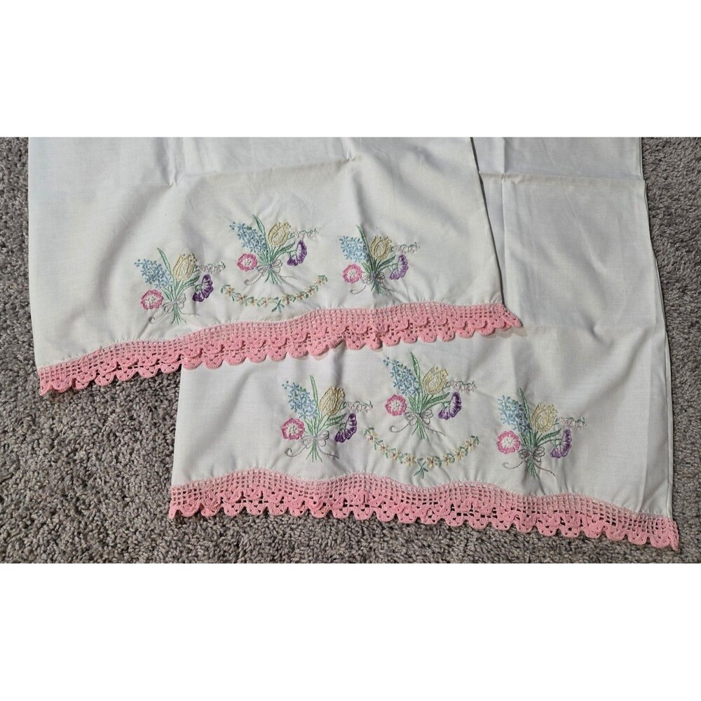 Vtg Floral Hand-Embroidered Pillowcases Crochet Lace Grandmacore Cottagecore